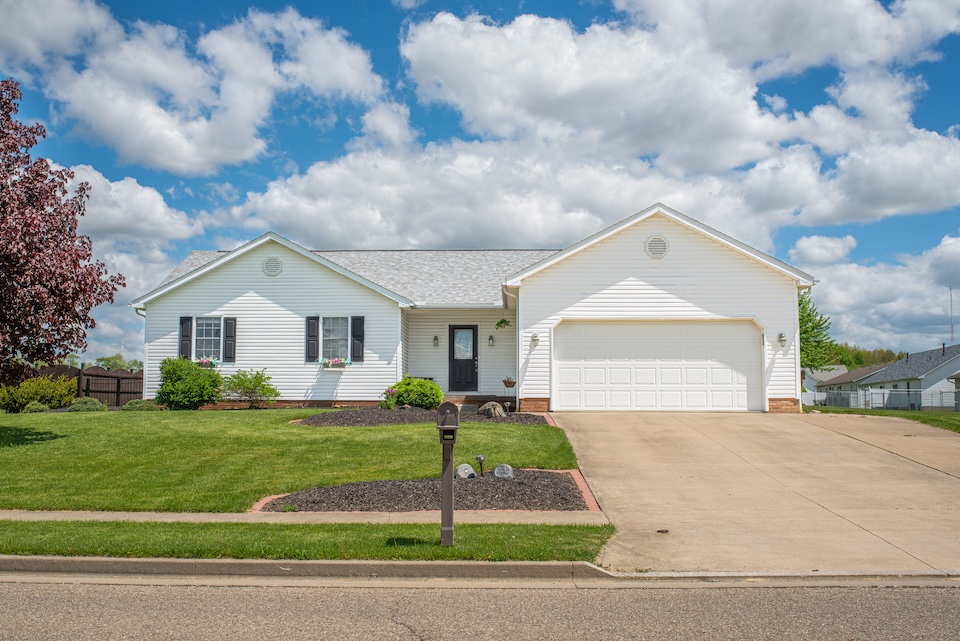 Healthy Lawn in Medina, Ohio treated by Greener Grass Lawn Care.